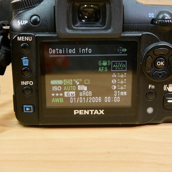Pentax K100D 6.1 MP DSLR Camera with sms Pentax DA 18-55mm Lens - Picture 10 of 11